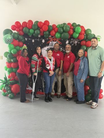A line of seven people smiling for a picture.